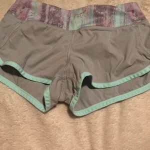 Ivivva grey pattern athletic shorts